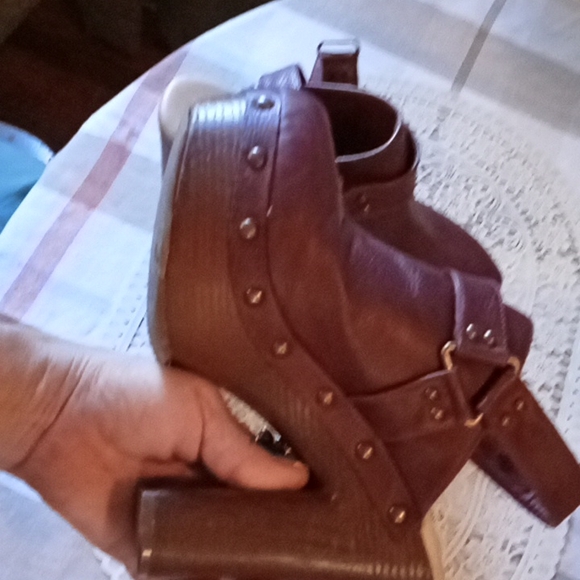 C.label leather maroon clogs - Picture 5 of 9